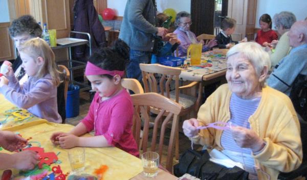 Helmut-Turck-Zentrum - Gemeinsames Basteln Helmut-Turck-Zentrum - Gemeinsames Basteln