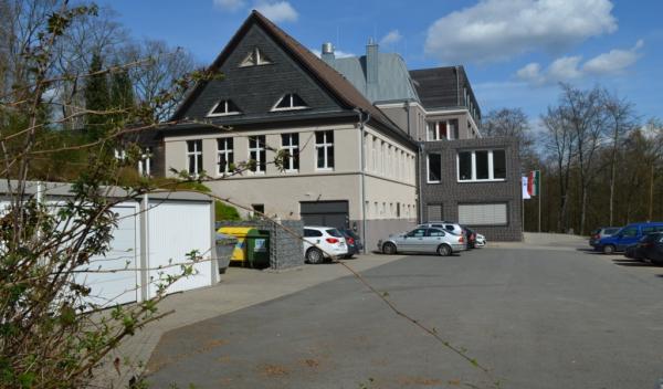 Klinik Deerth - Sicht vom Parkplatz Klinik Deerth - Sicht vom Parkplatz