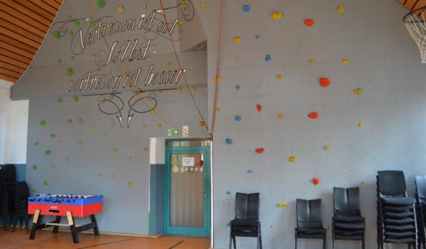 Klinik Deerth - Turnhalle Klinik Deerth - Turnhalle